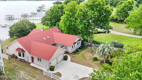 995 Chadwick Shores Drive Sneads Ferry NC 28460