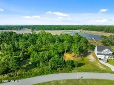 276 E Ivybridge Drive Hubert NC 28539