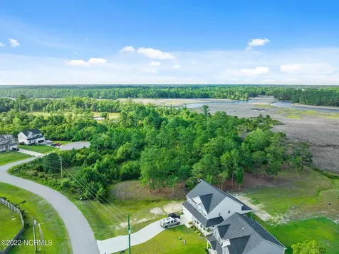 276 E Ivybridge Drive Hubert NC 28539