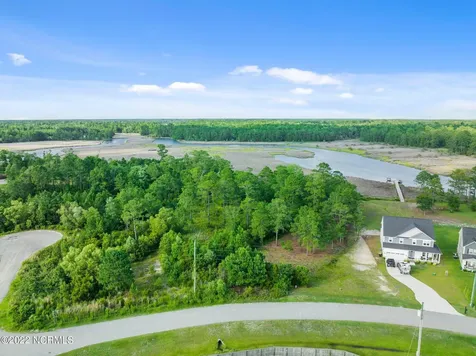 276 E Ivybridge Drive Hubert NC 28539