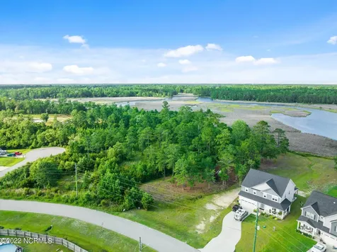 276 E Ivybridge Drive Hubert NC 28539