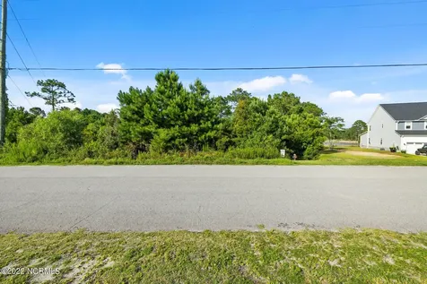 276 E Ivybridge Drive Hubert NC 28539