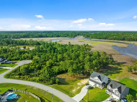 276 E Ivybridge Drive Hubert NC 28539