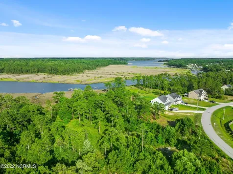 276 E Ivybridge Drive Hubert NC 28539