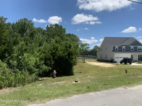 276 E Ivybridge Drive Hubert NC 28539