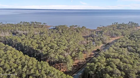 33 Neuse Winds Drive Oriental NC 28571