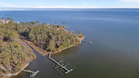 33 Neuse Winds Drive Oriental NC 28571