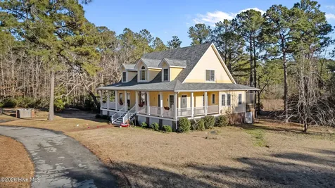 33 Neuse Winds Drive Oriental NC 28571
