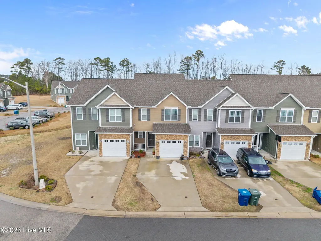 1808 Fox Den Way Greenville NC 27858