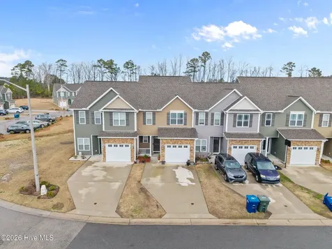 1808 Fox Den Way Greenville NC 27858