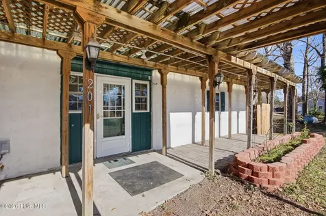 201 N Wilmington Street Richlands NC 28574