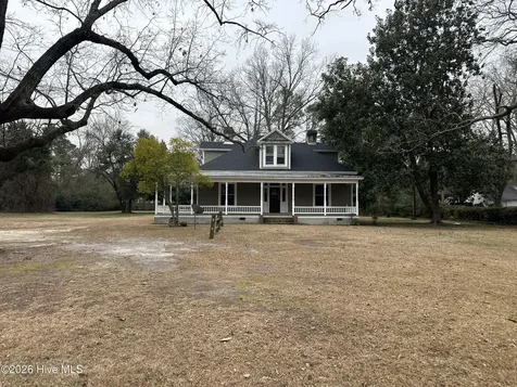1005 W Church Street Laurinburg NC 28352