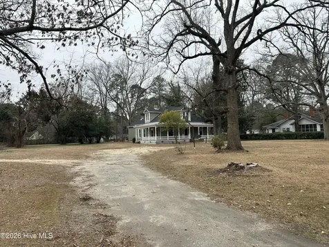1005 W Church Street Laurinburg NC 28352