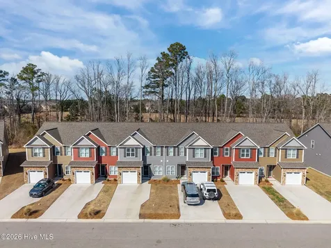 1819 Fox Den Way Greenville NC 27858