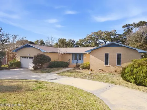 168 Leslie Drive Hubert NC 28539
