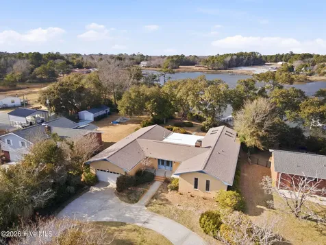 168 Leslie Drive Hubert NC 28539