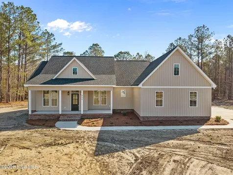456 Eagle Trace Drive Blounts Creek NC 27814