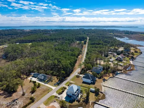 975 Crow Hill Road Beaufort NC 28516