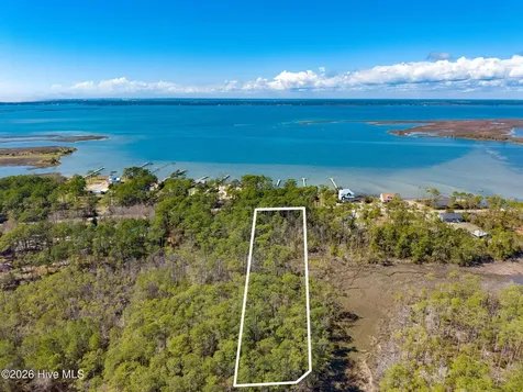 975 Crow Hill Road Beaufort NC 28516
