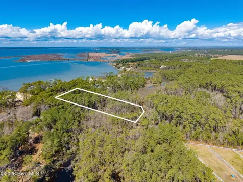 975 Crow Hill Road Beaufort NC 28516