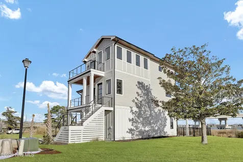 113 Diamond Point Court Surf City NC 28445