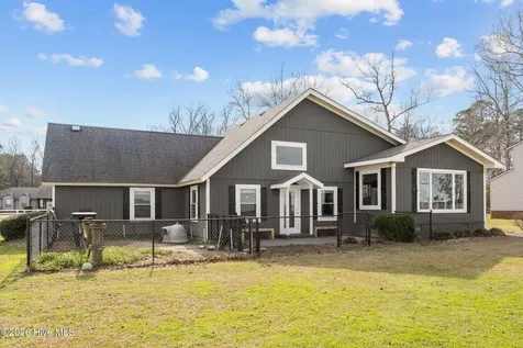 598 Ellis Cove Road Belhaven NC 27810