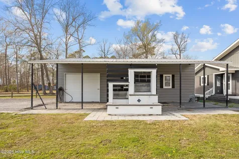 598 Ellis Cove Road Belhaven NC 27810