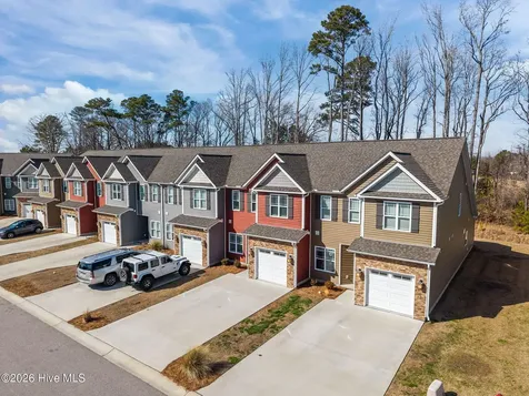 1819 Fox Den Way Greenville NC 27858