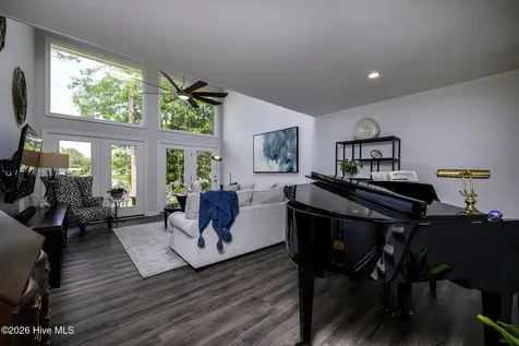 302 Plantation Drive New Bern NC 28562