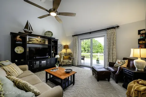 302 Plantation Drive New Bern NC 28562