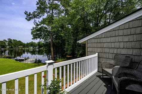 302 Plantation Drive New Bern NC 28562