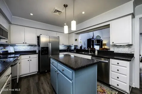 302 Plantation Drive New Bern NC 28562