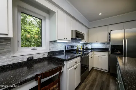 302 Plantation Drive New Bern NC 28562