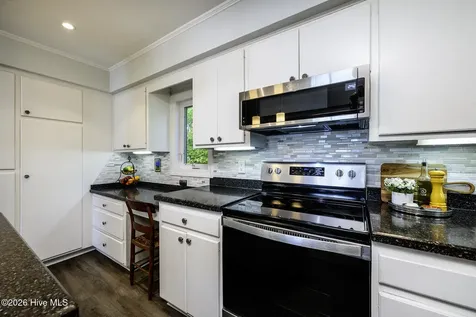 302 Plantation Drive New Bern NC 28562