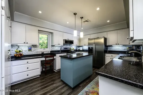 302 Plantation Drive New Bern NC 28562