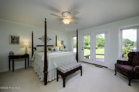 302 Plantation Drive New Bern NC 28562
