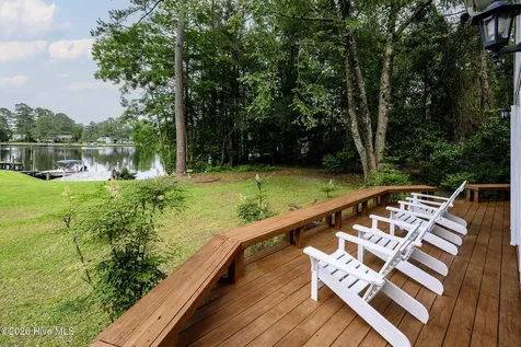302 Plantation Drive New Bern NC 28562