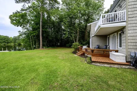 302 Plantation Drive New Bern NC 28562
