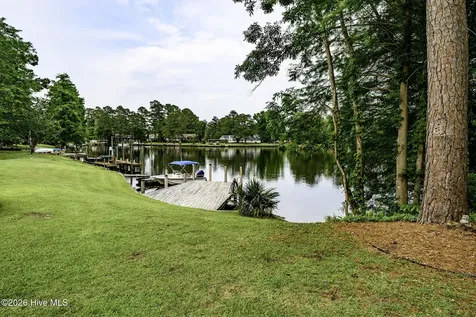 302 Plantation Drive New Bern NC 28562