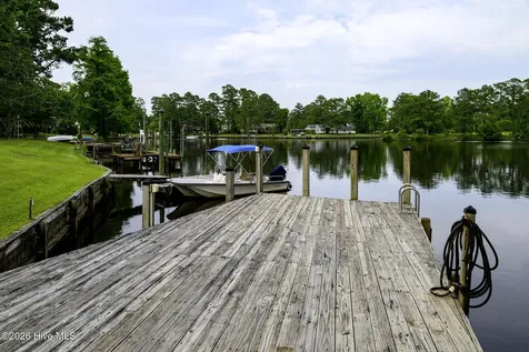302 Plantation Drive New Bern NC 28562