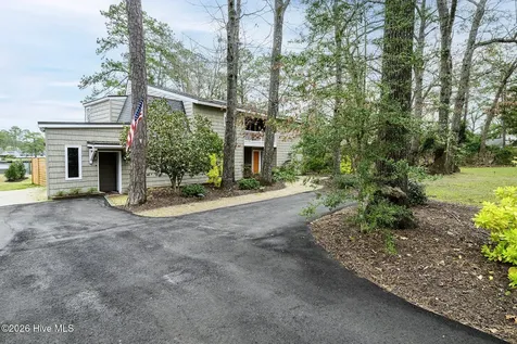 302 Plantation Drive New Bern NC 28562