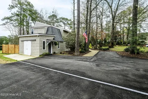 302 Plantation Drive New Bern NC 28562
