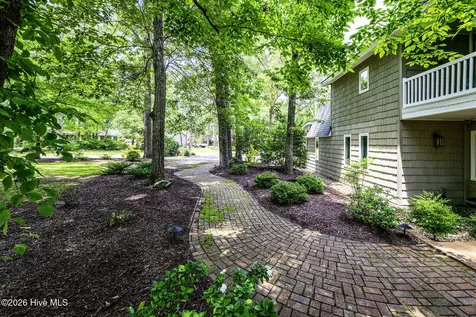 302 Plantation Drive New Bern NC 28562