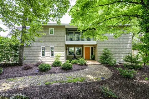 302 Plantation Drive New Bern NC 28562