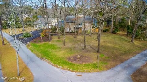 302 Plantation Drive New Bern NC 28562