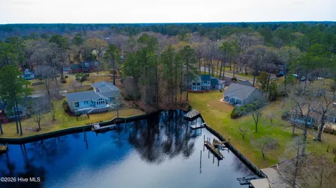 302 Plantation Drive New Bern NC 28562