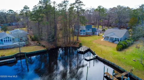 302 Plantation Drive New Bern NC 28562