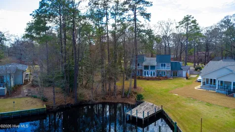 302 Plantation Drive New Bern NC 28562