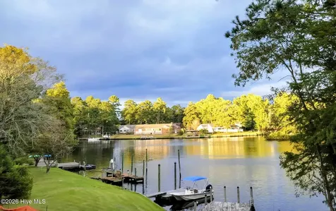 302 Plantation Drive New Bern NC 28562