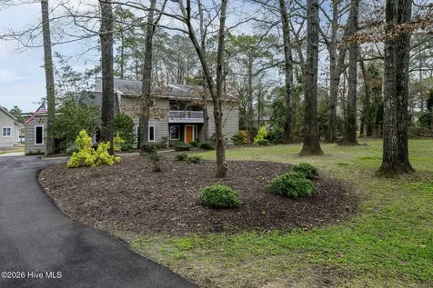 302 Plantation Drive New Bern NC 28562